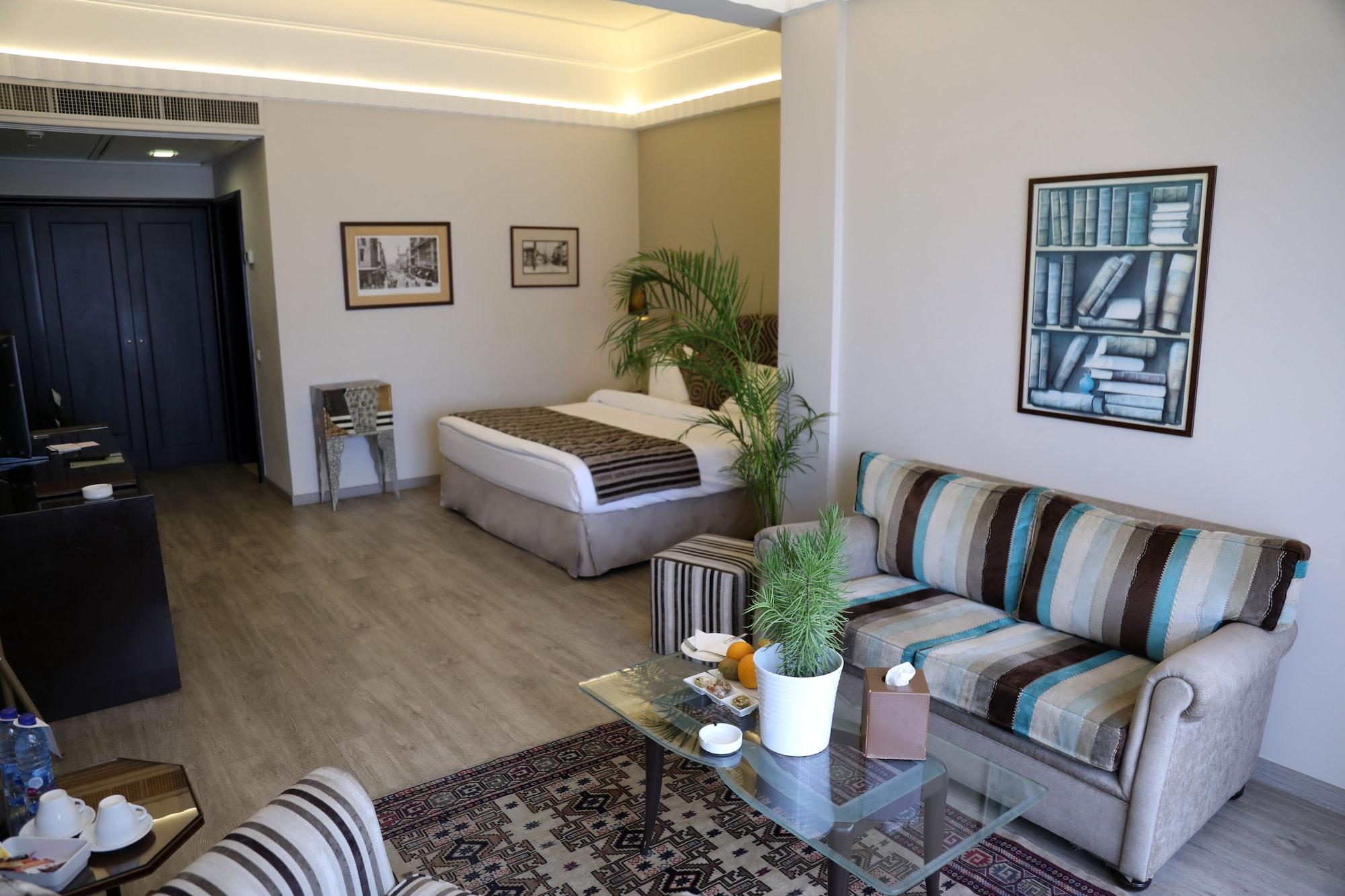 Warwick Palm Beach Hotel Beirut Exterior photo