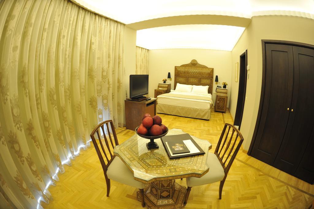 Warwick Palm Beach Hotel Beirut Exterior photo
